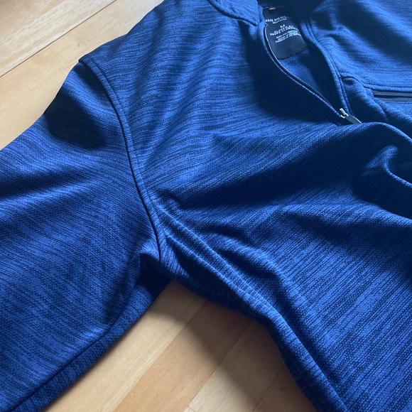 Van Heusen classic fit pull over size medium - Picture 6 of 6